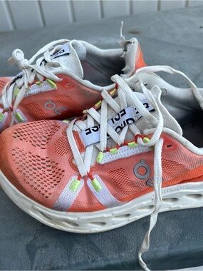 On Cloud Coral/White Running Shoes
